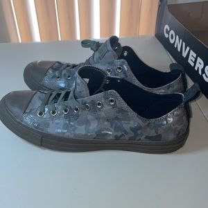 CONVERSE CAMO NEW, size 13, very comfy, last one!